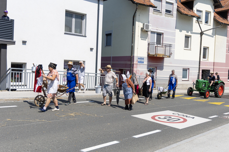 P28-85